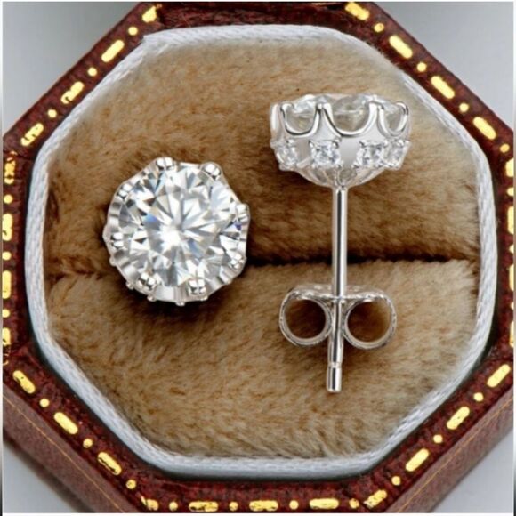 Certified 1.00CT VVS1 Moissanite Diamond Luxury Stud Earrings - Picture 10 of 14